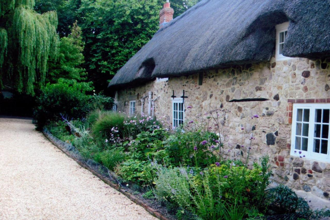 Afton Thatch: Beautiful Thatched Family Cottage Freshwater Exterior photo